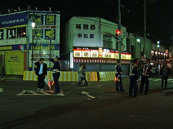 2009年10月17日連雀町交差点 交通規制解除直前.jpg